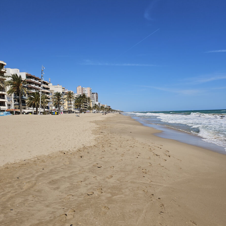 Votre oasis ensoleillée à Segur de Calafell : plage, piscine, Barcelone à portée de main !